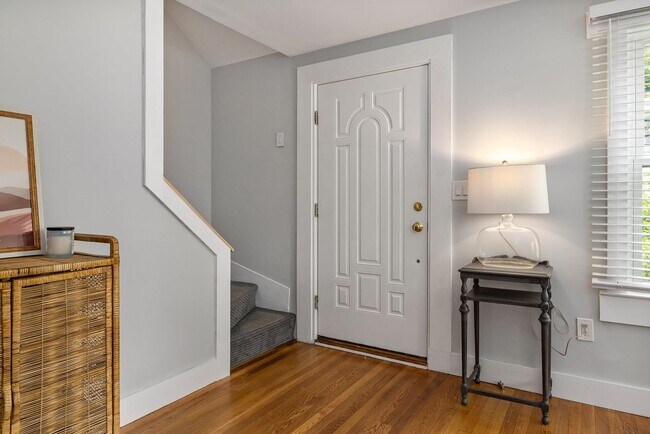 27 Riverview Rd in New Castle, NH - Foto de edificio - Building Photo