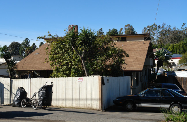 1245 Alturas Rd in Fallbrook, CA - Building Photo - Building Photo