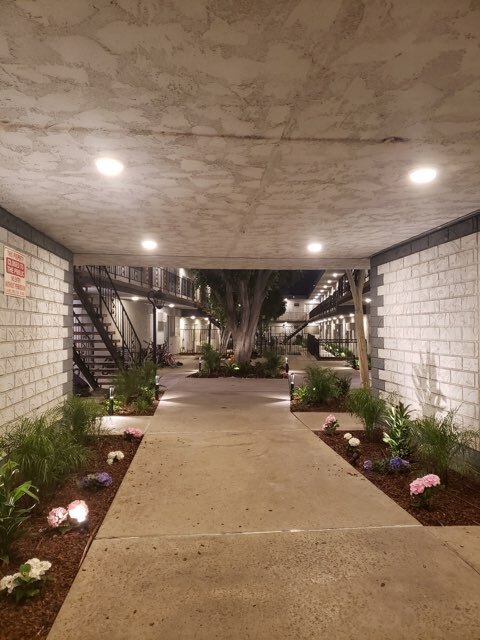 4660 Kester Ave in Los Angeles, CA - Building Photo
