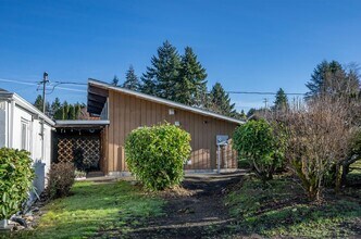8432 S 18th St in Tacoma, WA - Building Photo - Building Photo