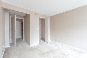 345 N La Salle Dr, Unit 1207 in Chicago, IL - Building Photo - Building Photo