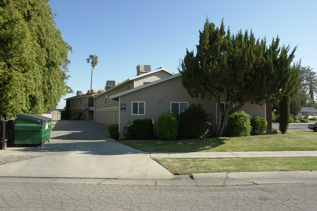 373 N Manila Ave in Fresno, CA - Foto de edificio