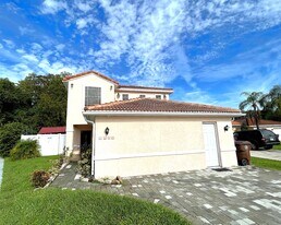 2348 Cordova Ct in Kissimmee, FL - Building Photo