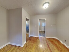 1332 Eubanks Ave in East Point, GA - Foto de edificio - Building Photo