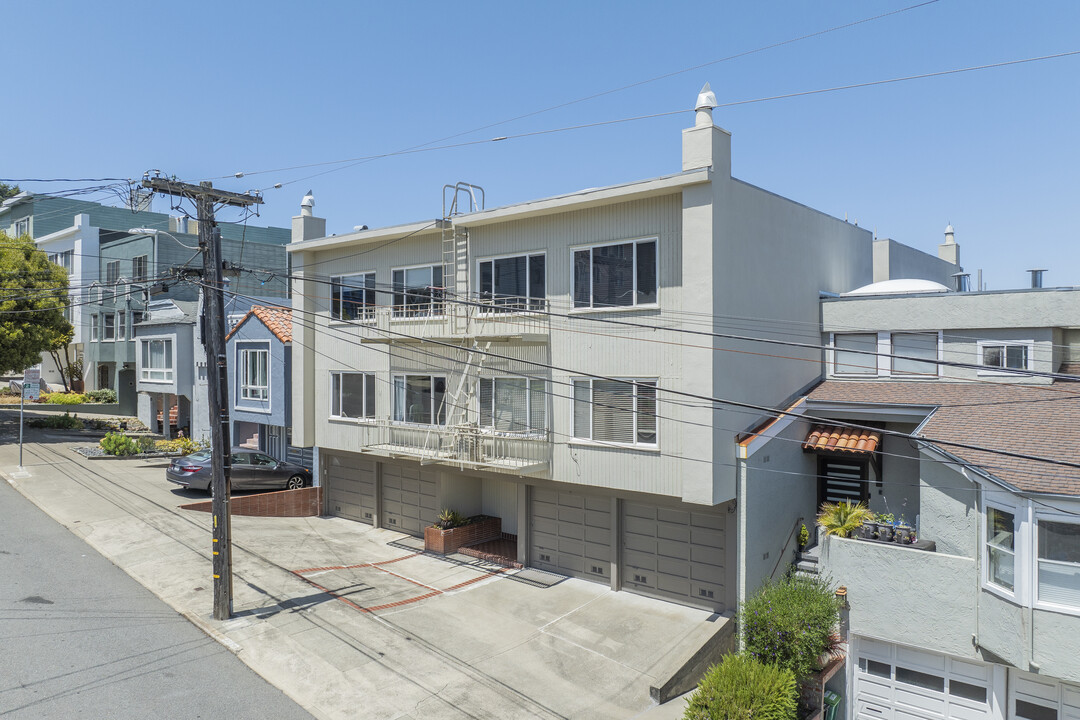 616 Moraga St in San Francisco, CA - Building Photo