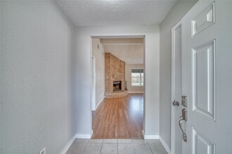 2701 Knoxville Dr in League City, TX - Building Photo - Building Photo