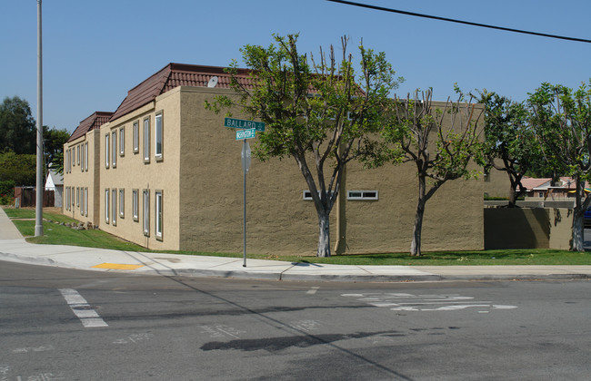 1160 E Washington Ave in El Cajon, CA - Building Photo - Building Photo