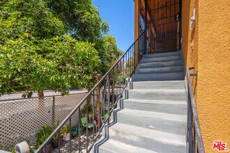 1361 Riverside Dr in Los Angeles, CA - Building Photo - Building Photo