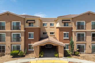 Loma Linda Terrace in Loma Linda, CA - Foto de edificio - Building Photo