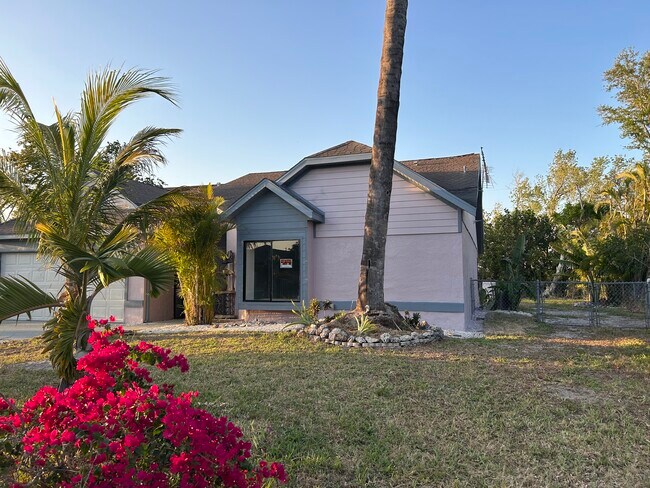 1321 SE 2nd St in Cape Coral, FL - Building Photo - Building Photo