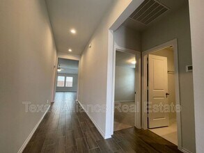 5816 Utopia Dr in Fort Worth, TX - Foto de edificio - Building Photo