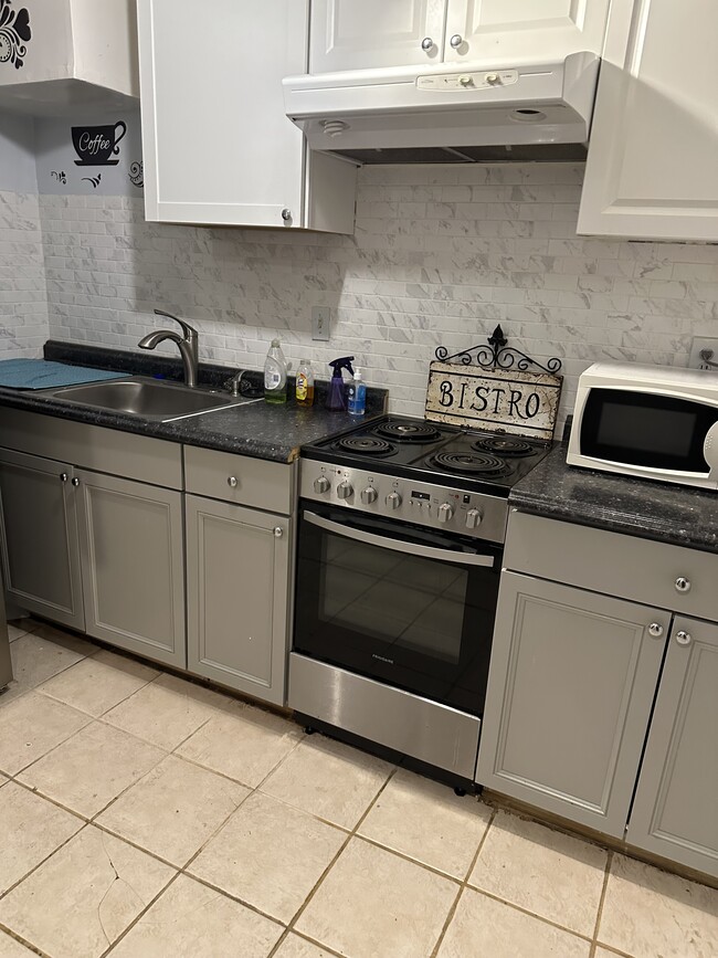 property at 1424 Decatur St NW