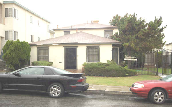 4127-4131 1/2 Somerset Dr in Los Angeles, CA - Building Photo