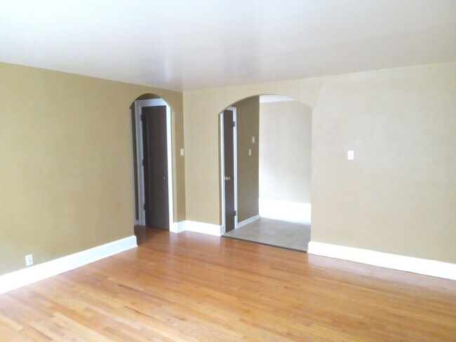 property at 212 N 6th St