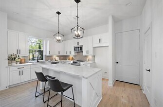 6404 Highland Pine Ln in Houston, TX - Building Photo - Building Photo