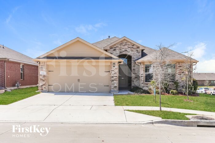 2200 Sadlers Creek Ln in Fort Worth, TX - Foto de edificio