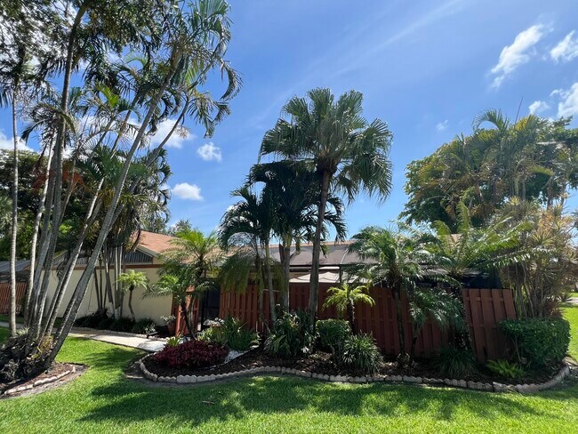 1232 Pitusa Ct in West Palm Beach, FL - Building Photo - Building Photo