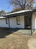 106 Moore St in Cusseta, GA - Building Photo