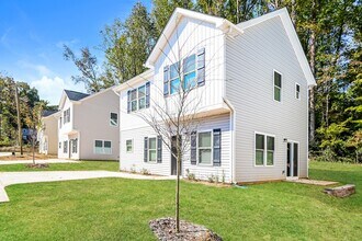 7105 Plott Rd in Charlotte, NC - Building Photo - Building Photo