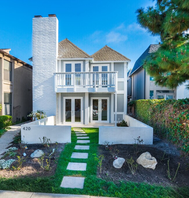 420 Goldenrod Ave in Newport Beach, CA - Building Photo - Building Photo