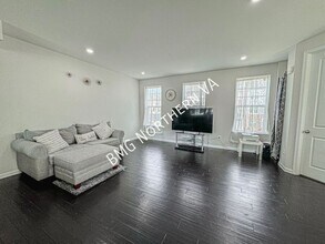 42961 Running Creek Square in Leesburg, VA - Building Photo - Building Photo