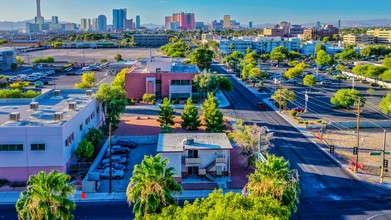 501 Shadow Ln in Las Vegas, NV - Building Photo - Building Photo