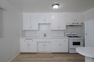 3054 1/4 Ivy St in San Diego, CA - Building Photo - Building Photo