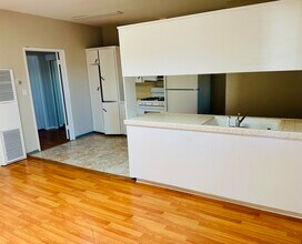 24207 Hawthorne Blvd in Torrance, CA - Building Photo - Building Photo