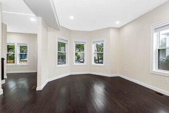 77 Winchester St in Medford, MA - Foto de edificio - Building Photo