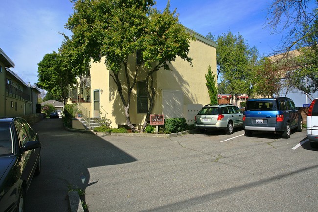 24 Ross Ave in San Anselmo, CA - Building Photo - Building Photo