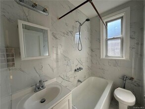 1114 Neill Ave-Unit -2R in Bronx, NY - Foto de edificio - Building Photo