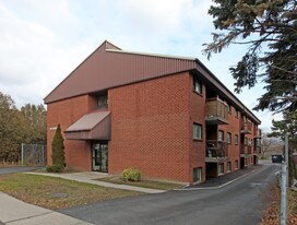 583 Oxford St in Oshawa, ON - Building Photo