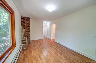 139 Cove Neck Rd in Oyster Bay, NY - Building Photo - Building Photo