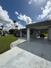 374 Garland Ct in Lehigh Acres, FL - Foto de edificio - Building Photo