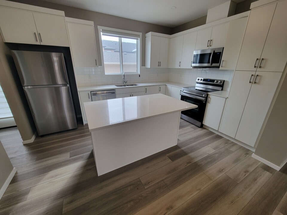 20821-2019A 19A Ave NW in Edmonton, AB - Building Photo