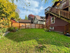 814 NE 71st St in Seattle, WA - Building Photo - Building Photo