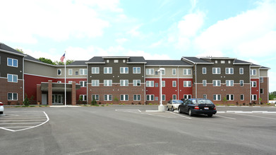 Parkman Landing Senior Apartments in Warren, OH - Foto de edificio - Building Photo