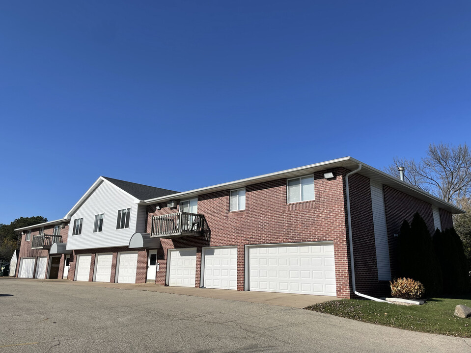 Stoneridge Apartments in Neenah, WI - Building Photo