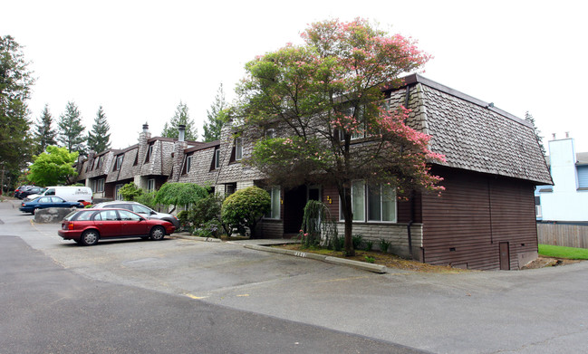 Nordic Pines Apartments in Lynnwood, WA - Building Photo - Building Photo