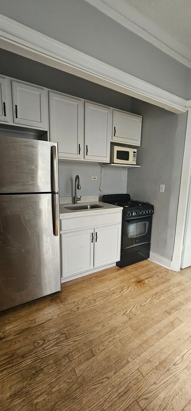 751 Howard St Apartments and Nearby Evanston Apartments For Rent