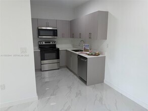 2306 E 4th Ave in Hialeah, FL - Building Photo - Building Photo