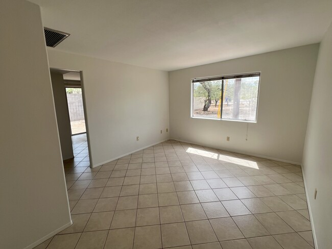 1656 N Jerrie Blvd in Tucson, AZ - Foto de edificio - Building Photo