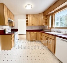 4751 SW 53rd Ave in Portland, OR - Building Photo - Building Photo