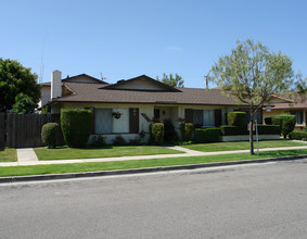 7632 Volga Dr in Huntington Beach, CA - Building Photo - Building Photo