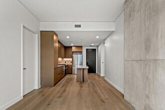610 Davis St, Unit 2504 in Austin, TX - Building Photo - Building Photo