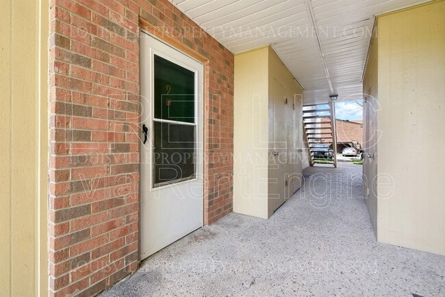 7096 Wildwood Cir in Louisville, KY - Building Photo - Building Photo