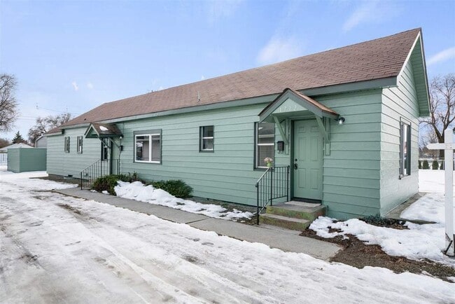 property at 1712 E Sanson Ave