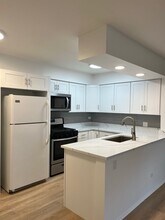 408 W Inverrary Ln in Deerfield, IL - Foto de edificio - Building Photo