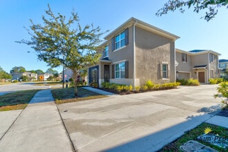 1660 Pham Dr in Port Orange, FL - Foto de edificio - Building Photo