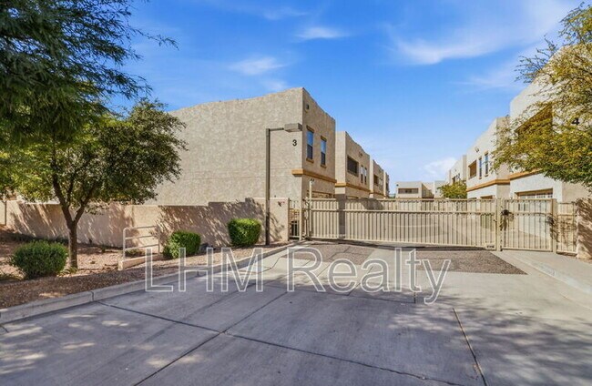 15818 N 25th St in Phoenix, AZ - Building Photo - Building Photo